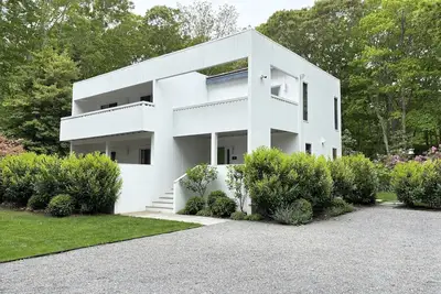 Image de Newly renovated Modern East Hampton Home / Pets welcome