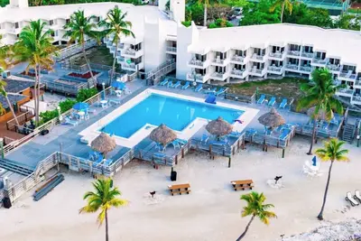 Image de 1br with Den, Living Room, Kitchen: Marina and Beach Access