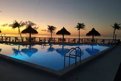 Image de Florida Keys Spacious 1 Br with 2 Balconies Pool view