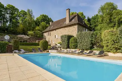 Image de Aillac Farmhouse - Quatre Chambres Villa, Couchages 11