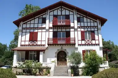 Image de Manoir Mer et Lacs - Neuf Chambres Villa, Couchages 18