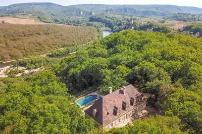 Image de Sur La Colline - Six Chambres Villa, Couchages 10