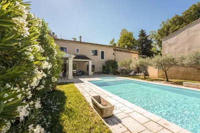 Image de Villa Des Papes - Trois Chambres Villa, Couchages 8
