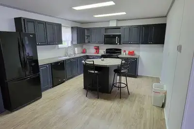 Newly remodeled 3 br with mountain views and close to trails!