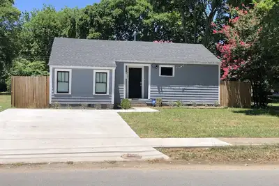 Image de ✦ Charming Cottage Home in Historic District near SoMa ✦