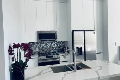 Image de New Condo, Heated Pool, Gated, Middle of Gracebay