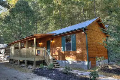 Image de Hook, Line & Sinker: Perfect Cabin Nestled in Woods Only Minutes from Gatlinburg Strip