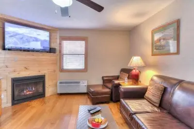Image de Nut House: Stream-Side Cabin only Minutes from Downtown Gatlinburg