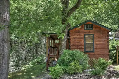Image de Stone Creek: Cozy, Pet Friendly Cabin Overlooking a Beautiful Mountain Stream beside Gatlinburg