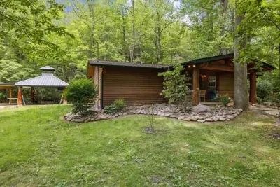 Image de Creekview: Modern, Creek-side Lodge with Private Pavilion, Perfect for Basking in Nature's Beauty