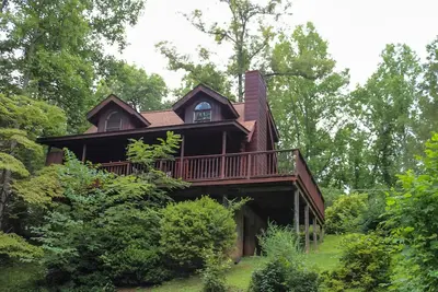 Image de Hidden Charm: Charming Cabin Hidden in the Mountains Only Minutes Away from Gatlinburg