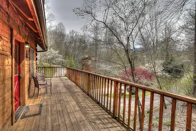 Image de Hidden View: 5 minutes from downtown Gatlinburg 2 bed \/ 2 bath