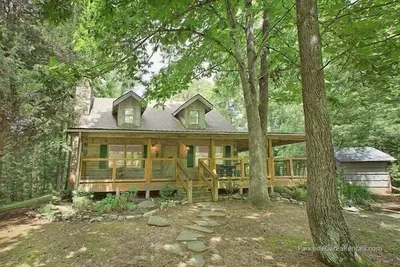 Image de Bear's Den: Convenient Location only 3. 4 Miles Away from Gatlinburg