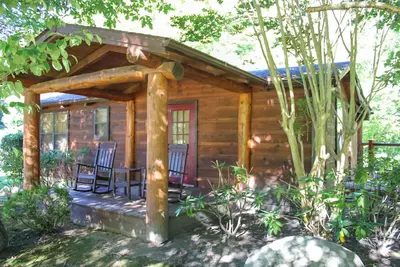 Image de Cozy Creek: Cozy Cabin with Large Deck Overlooking Mountain Stream