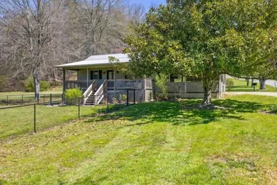 Image de Smoky Cove: Gorgeous, Pet Friendly Cabin located only 1 mile from Gatlinburg City limits!