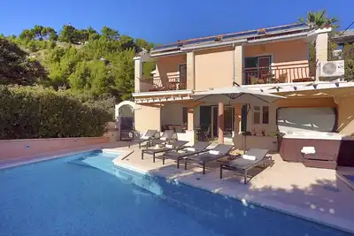 Image de Villa Tropicana - Six Chambres Villa, Couchages 12