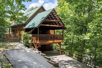 Image de Mountain Vista: Cabin has Amazing Views of Mt. Leconte and the Great Smoky Mountains National Park
