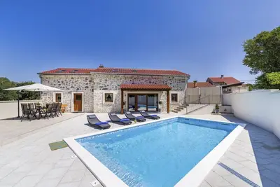 Image de Villa Betty - Quatre Chambres Villa, Couchages 10