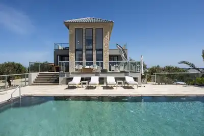 Athena Villa Superior