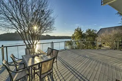 Image de Scenic Lakefront Stay:  Huge Deck, Pier & Views