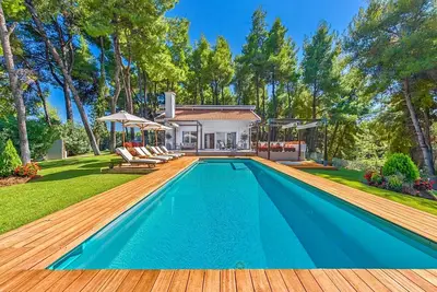 Image de Villa Pinewood - Six Chambres Villa, Couchages 12