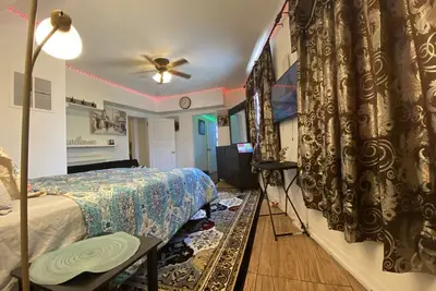 Image de Entire Lovely and cozy apartment, minutes walk from all you need in Baltimore