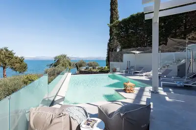 Image de Villa Chloris - Trois Chambres Villa, Couchages 8