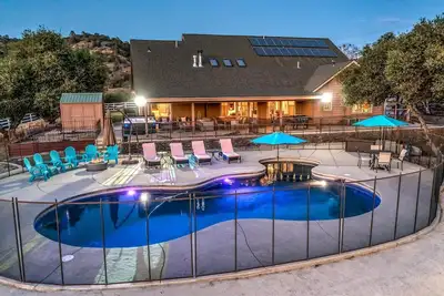 Image de Mountain Elegance w/ pool, spa, projector