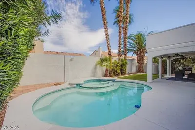 Image de Spacious Oasis/Pool & Spa/7 Beds
