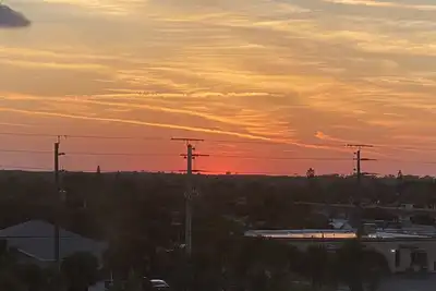 Image de Condo Directly On Ocean! ! 2/2 Corner Unit With Spectacular Sun Rises & Sun Sets!