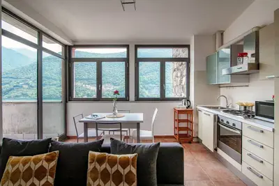Image de Altido Modern Flat w/Terrace & Lake View