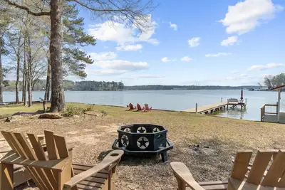 Image de Sleeps 7, Firepit, 2 Kayaks, Big Water + More!