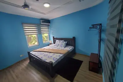 Image de Affordable & Sweet One Bedroom Apartment with Living Room & Bathtub