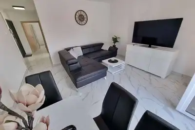 Image de Appartement de vacances avec balcon et un climat