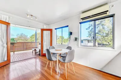 Image de 3 Bedroom Home with Park Views 15 Min to City