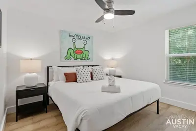 Image de Recently Renovated E Austin Duplex + Free Parking
