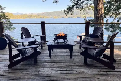Image de Private Waterfront Lakehouse on Sproat Lake. \nQuiet and Serene, Easy Access.