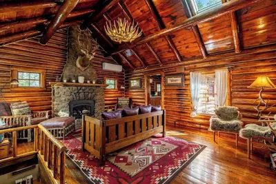 Image de Shell Town Cabin- Log cabin located at the base of the Big Horn Mountains, gas fireplace