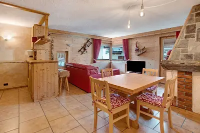 Image de Appartement de vacances 'Baita Dei Ski App 2' près des pistes avec terrasse et Wi-Fi.