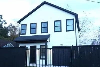 Image de Modern 3 bedroom home with garage parking in Eado.