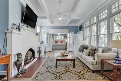 Image de Walk Everywhere in Starland, Heated Pool Access