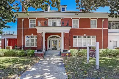 Image de Huge Home in Starland District, Heated Pool Access