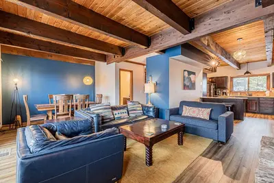 Image de Private Sauna/Game Room-Walk to Mtn/Spacious Th w/3 enSuites + Pool-W/D in Unit-2 Car Garage-Dogs Ok