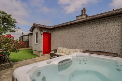 Image de Bwthyn Pengwern, pet friendly, with hot tub in Caernarfon