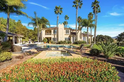 Image de Stunning Estate with exotic style, Resort style pool & hot tub!