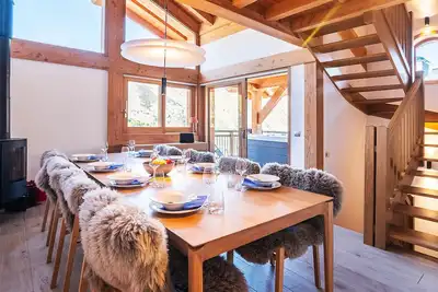 Image de Chalet Landenoire · Ski-in/Ski-out · Sauna & Jacuzzi · Parking · WiFi · 8 Pers.