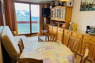 Image de Appartement rénové au pied des pistes avec 2 balcons, piscine et WiFi