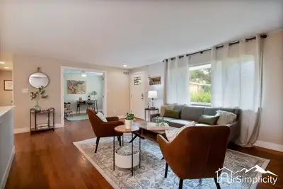 Image de Spacious Retreat • Ensuite Bedrooms • Large Yard