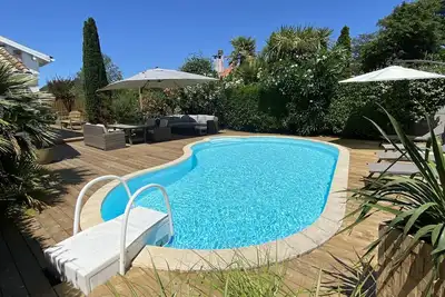 Image de Charmante maison rénovée avec piscine, terrasse et jardin