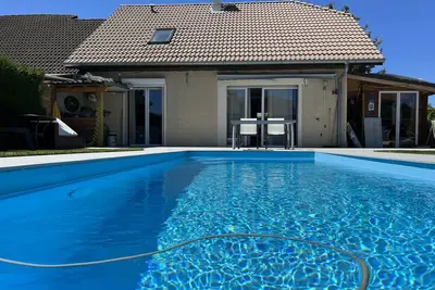 Image de Maison entière avec piscine et jaccuzzi au calme à deux pas d'Annecy.